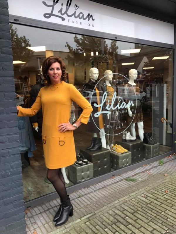 Ana Alcazar jurk oker herfst 2019